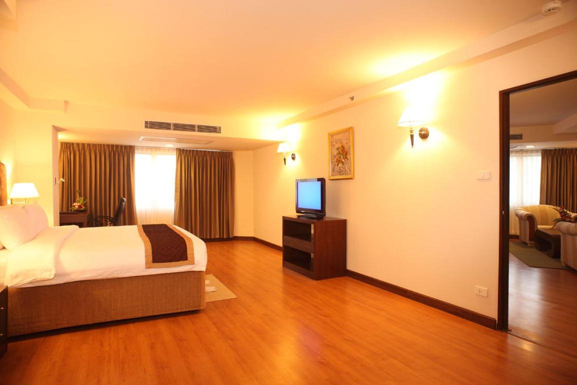 Hotel Furama Chiang Mai Zewnętrze zdjęcie