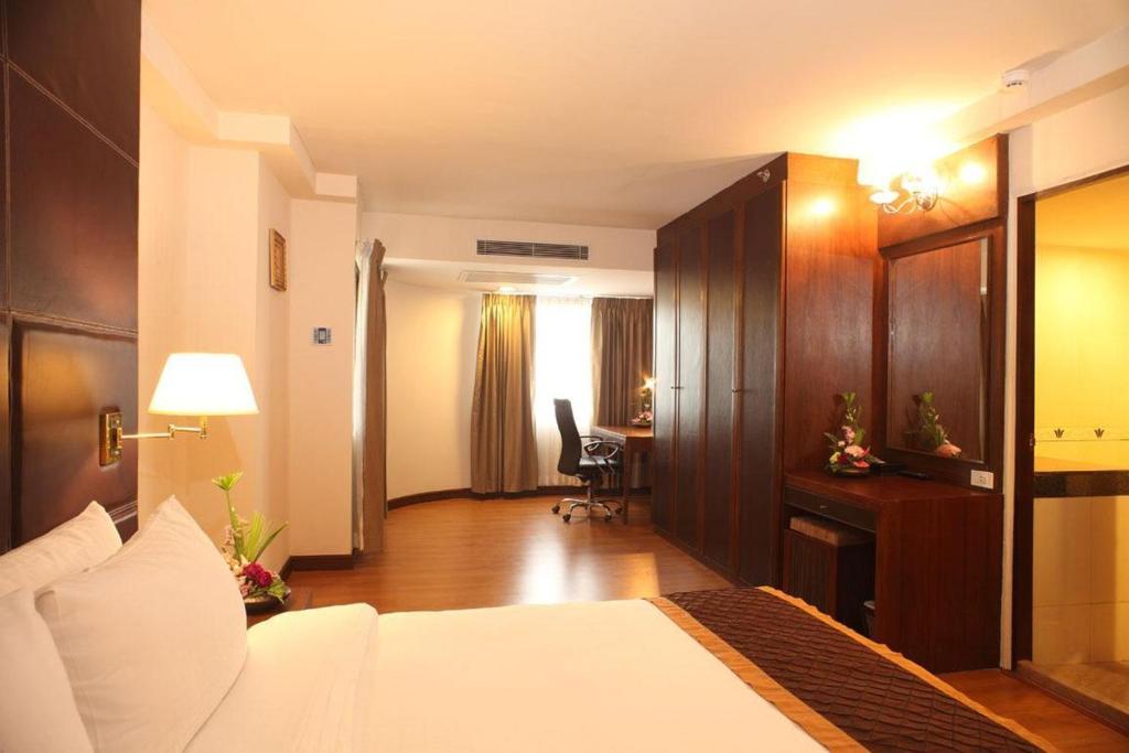Hotel Furama Chiang Mai Pokój zdjęcie