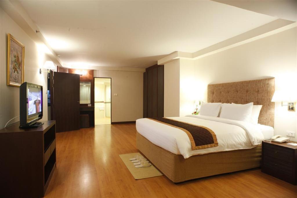Hotel Furama Chiang Mai Pokój zdjęcie